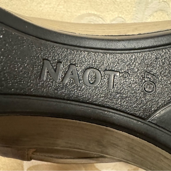 Naot Shoes Size 40 - Picture 5 of 9